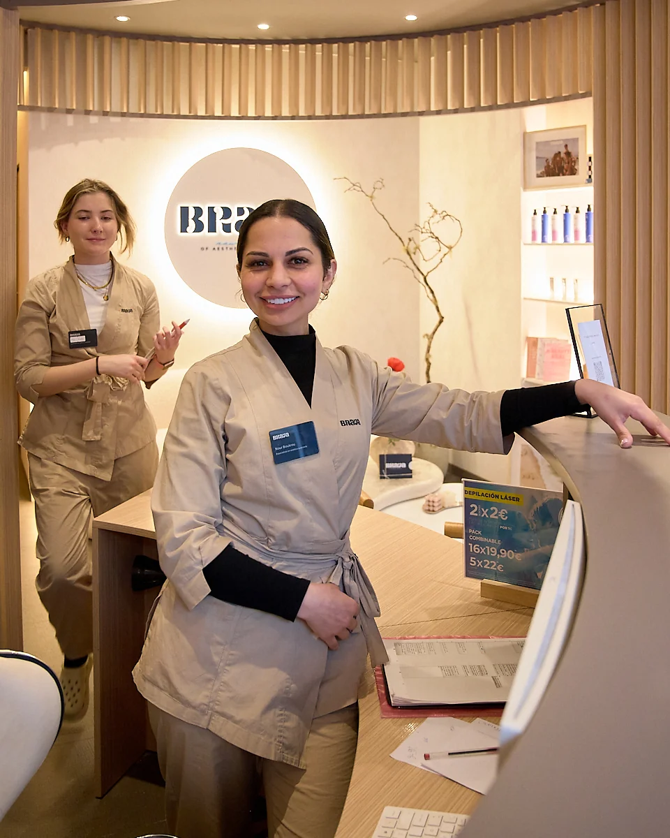 Equipo Brava Clinic en recepción